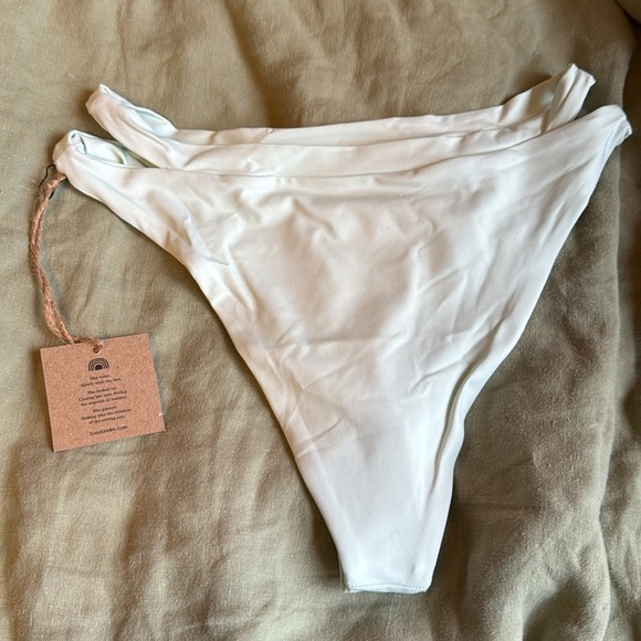 Toast Swim Signature Cut Out Bottom in Blue Glass - Picture 5 of 7